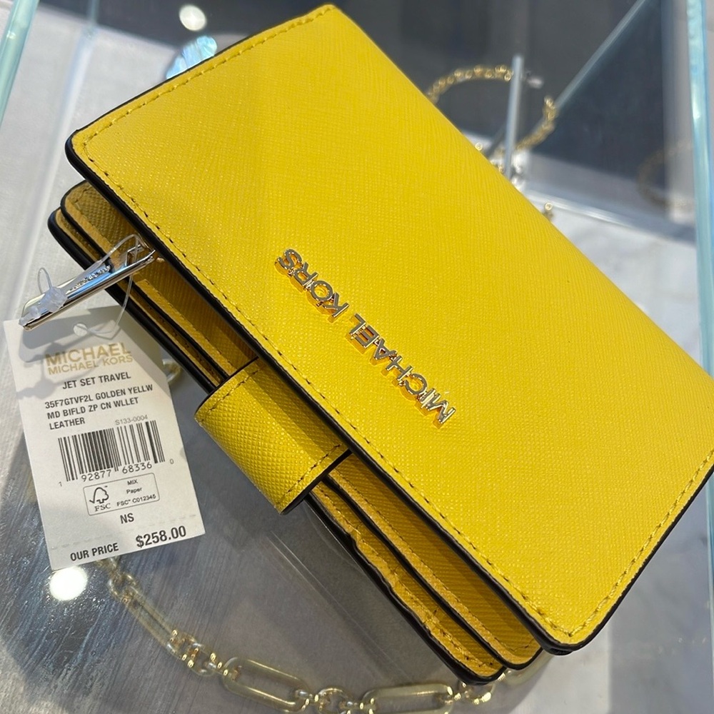 Michael Kors Medium Crossgrain Leather Wallet
COLOR GOLDEN YELLOW
NWT - Picture 2 of 16